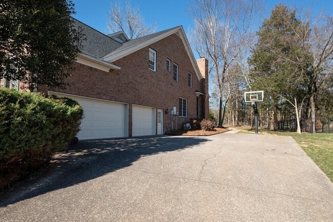 Building Photo - 1449 Willowbrooke Cir