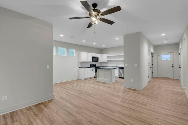 Building Photo - 1811 Liam Ct