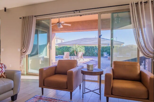 Building Photo - 18519 W Paradise Ln