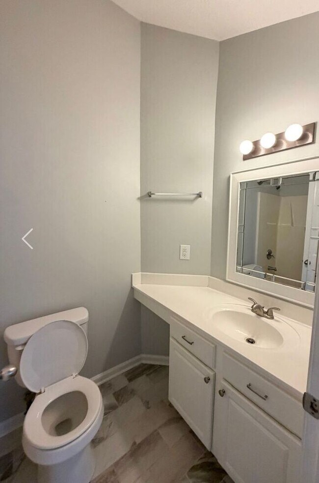 Building Photo - North Wilmington/ground floor patio home/two bedrooms. North Chase/Laney High school area.