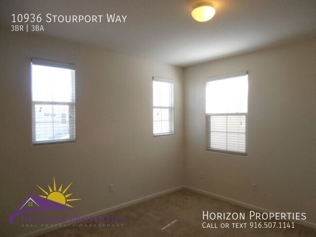 Building Photo - Modern Two-story 3 Bed 2.5 Bath 1,374 sqft...