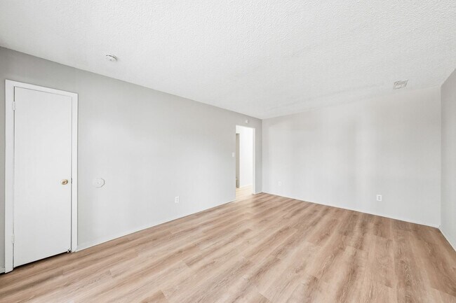 Building Photo - 2415 Shirley Ave