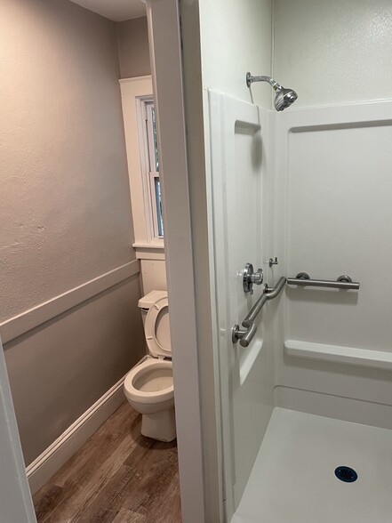 Building Photo - 600 Alden St