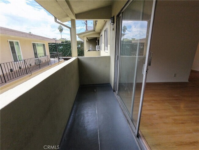 Building Photo - 919 N Orange Grove Ave