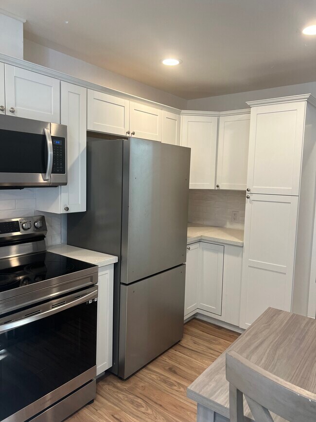 Building Photo - 555 C St