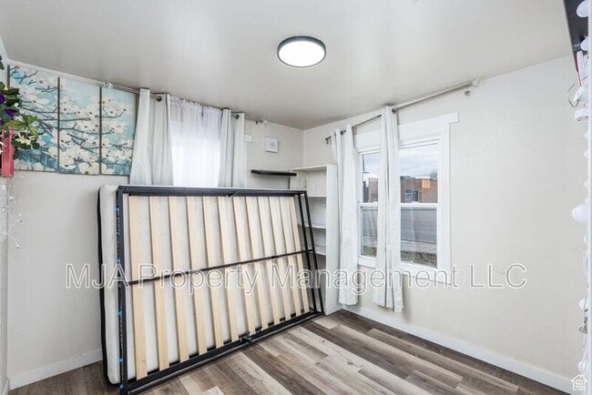 Building Photo - 3304 S 460 E