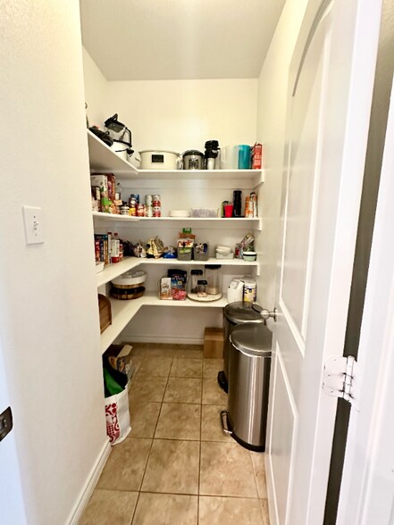 Building Photo - 6124 Amberjack Trail