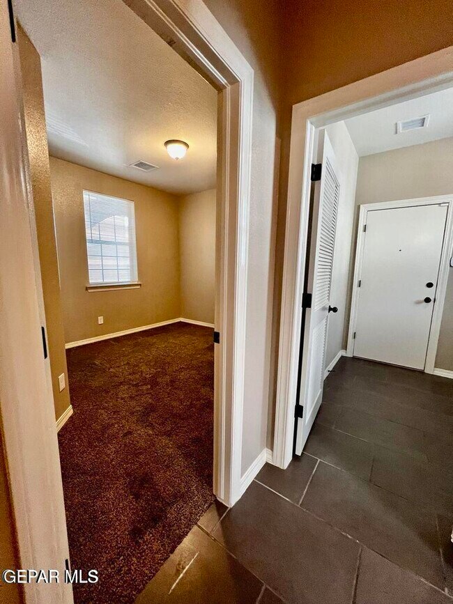 Building Photo - 11044 Bullseye St