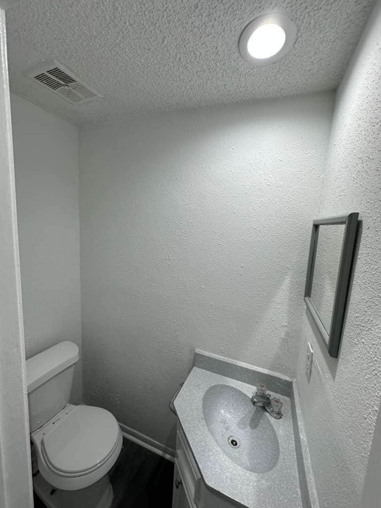 Half bath - 1st floor - 7700 Creekbend Dr