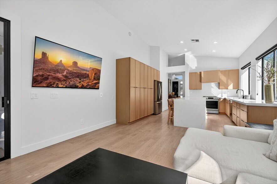 Building Photo - 7449 E Whistling Wind Way