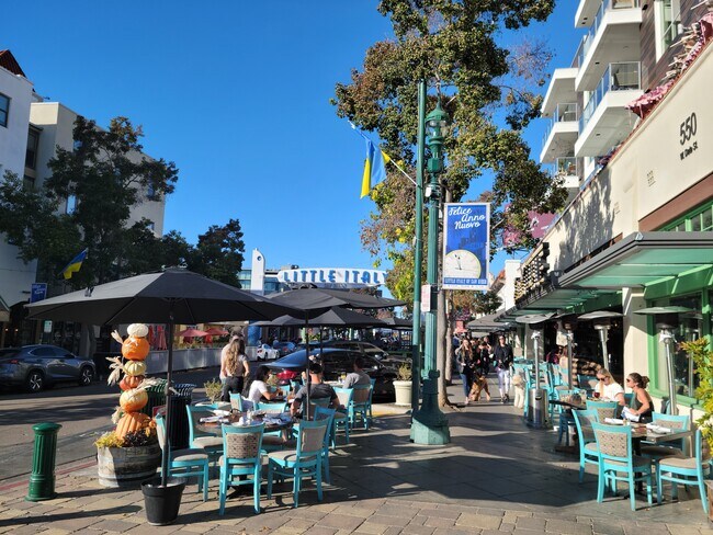 Building Photo - 602 W Fir St