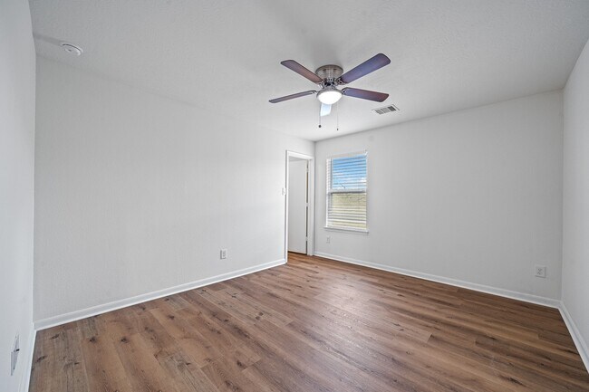 Building Photo - 4118 Lake Cypress Cir