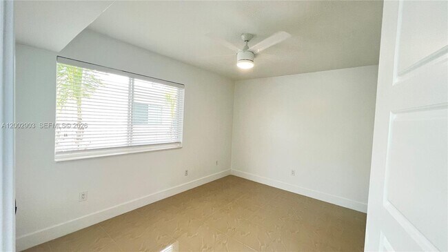 Building Photo - 8235 Crespi Blvd