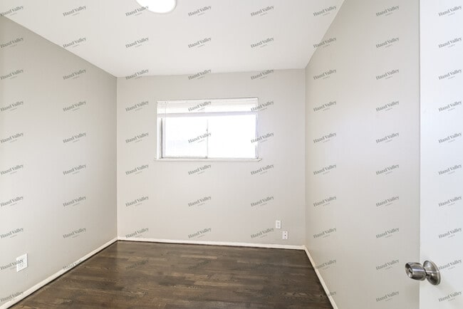 Building Photo - 1825 Clover Ln