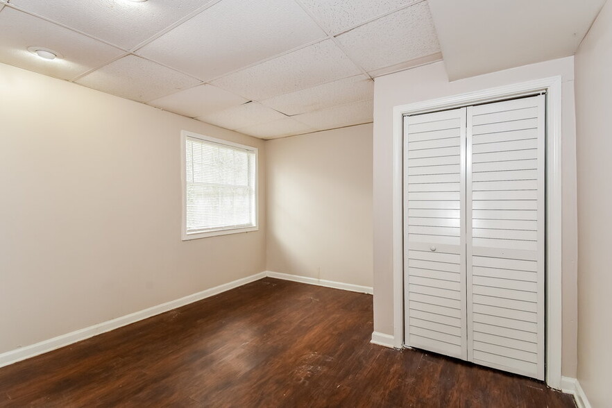 Building Photo - 221 Clydesdale Ln SE