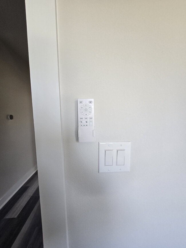 Building Photo - "New 3-Bed Oasis with Quartz Finishes and Modern Look!