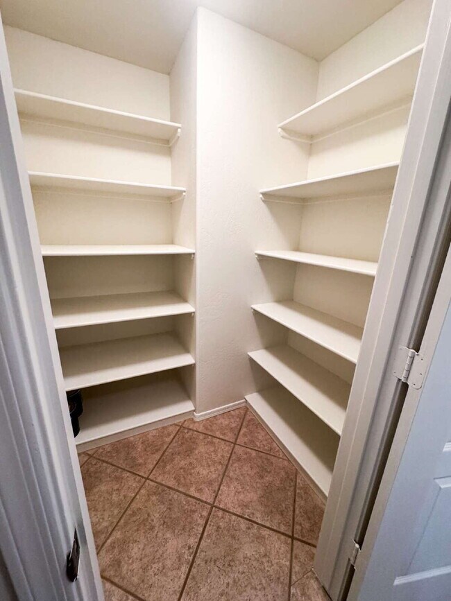 Building Photo - For Rent: 3-bedroom, 2-bathroom home in Barkley Ranch