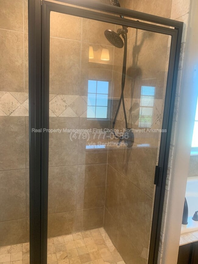 Building Photo - 1630 Abbey Ln