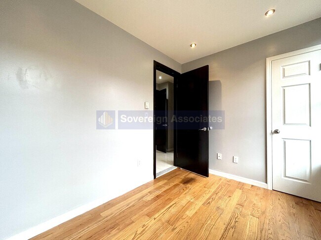 Building Photo - 312 W 114th St