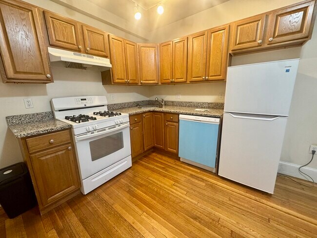 Primary Photo - 1615 Commonwealth Ave