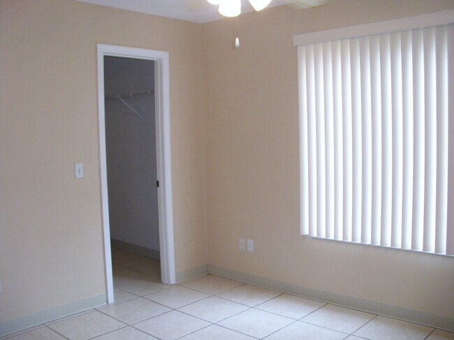 Building Photo - WELL MAINTAINED FLORIDA SHORES 2BR 1BA DUPLEX FOR RENT