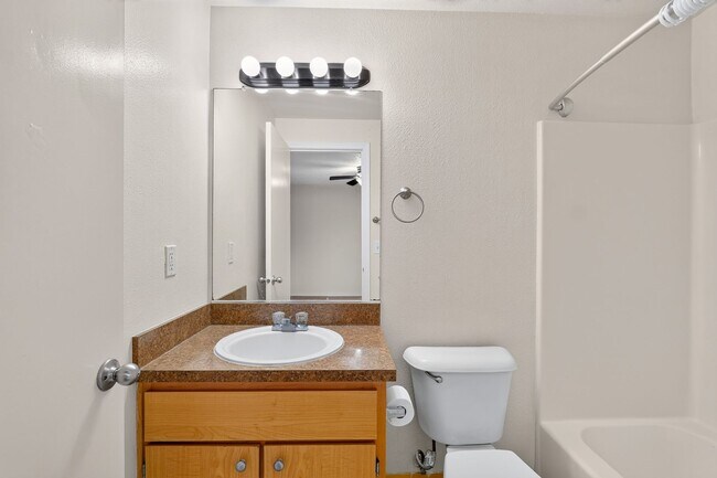 Building Photo - Centrally Located Studio Apartment in Beaverton