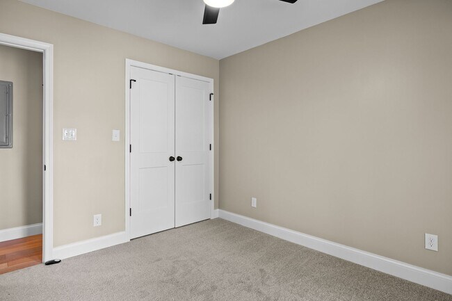 Building Photo - 910 Windlau Ct