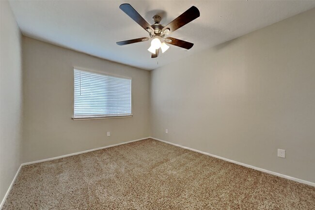 Building Photo - 21606 Crescent Heights St