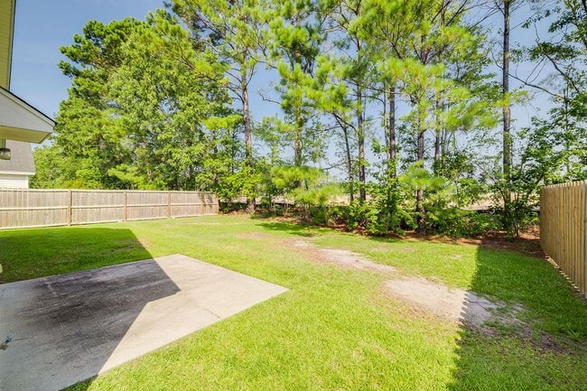 Building Photo - Spacious & Beautifully Maintained 5BR/3BA ...
