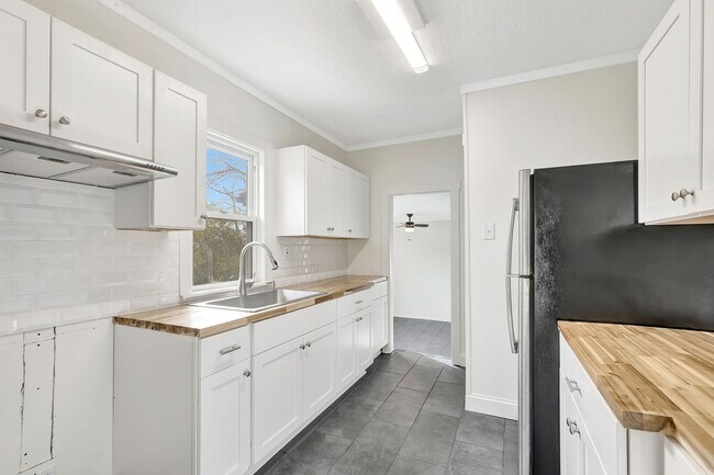 Building Photo - 6985 Beechmont Ave