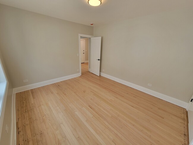 Building Photo - 6418 N Richmond St