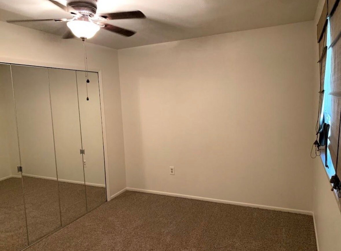 Building Photo - 5428 Escondido Ct