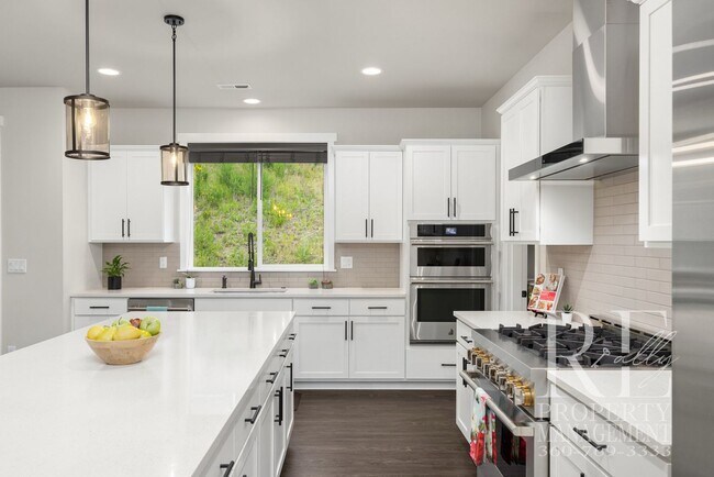 Building Photo - 1762 NE Crystallia Ct