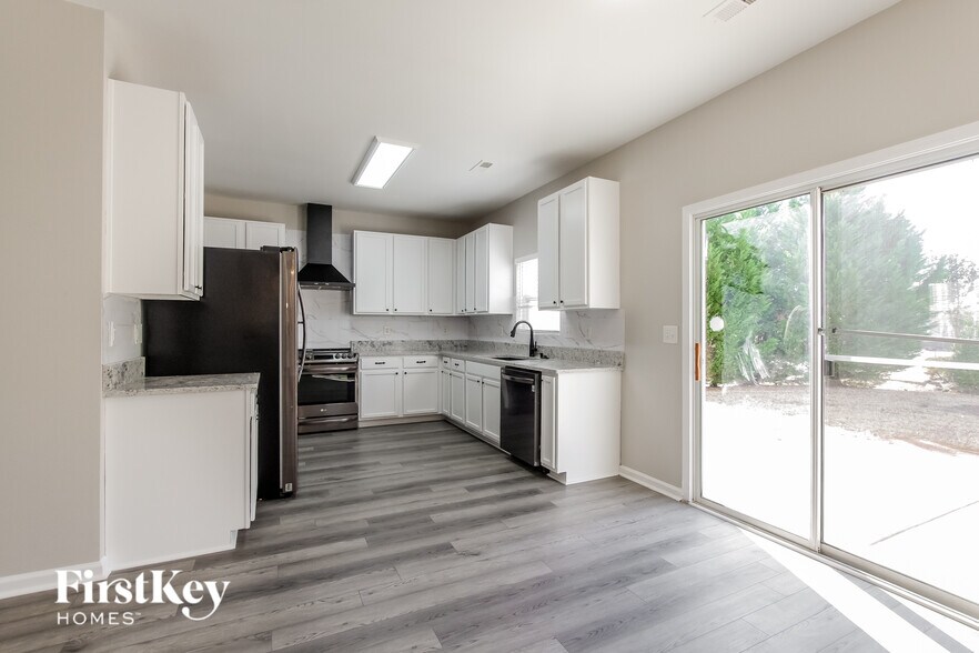 Building Photo - 7421 Lamplighter Close Dr