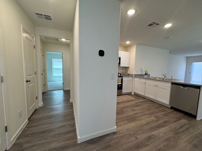Building Photo - 1 Yr New 3 BR 2BA in Chaparral Terrace w/ ...