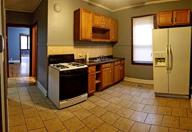 Building Photo - 8608 S Kingston Ave