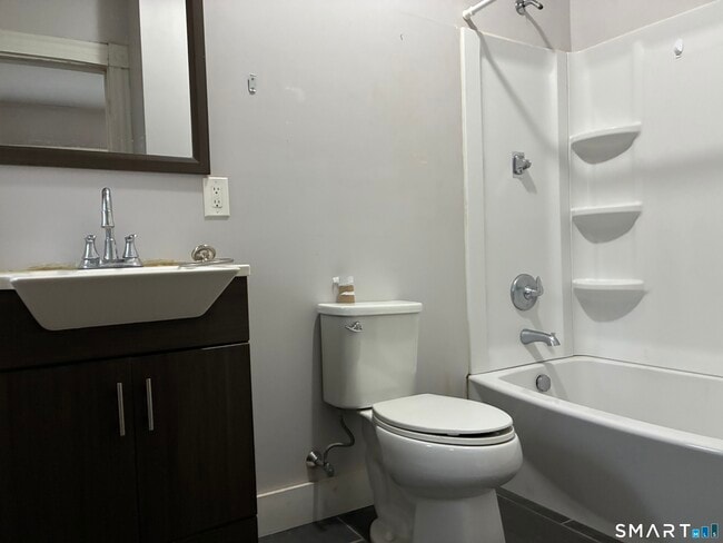 Building Photo - 70 Center St