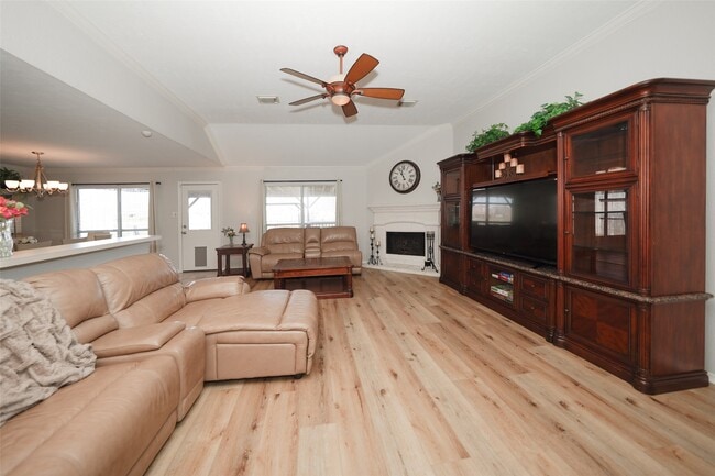 Building Photo - 6210 Fawnlake Dr