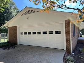 Building Photo - 110 Wellington St