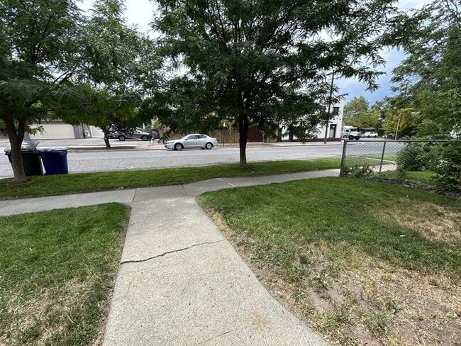 Building Photo - 909 Browning Ave
