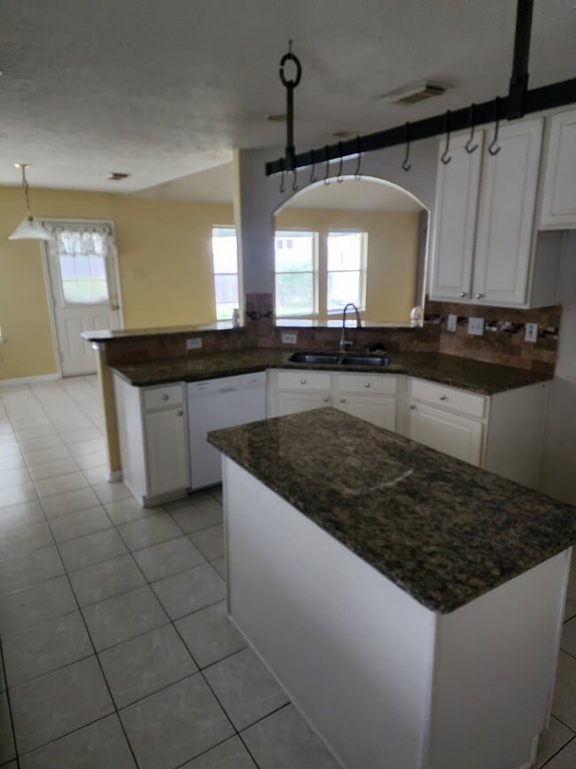 Building Photo - 2314 Hannover Way