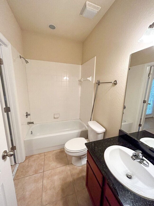 Building Photo - Chase Hollow #43