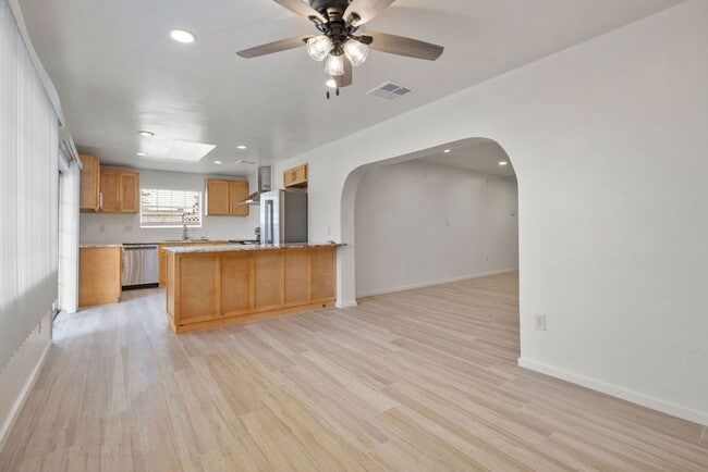 Building Photo - Beautiful Remodeled 3 Bedroom Duplex