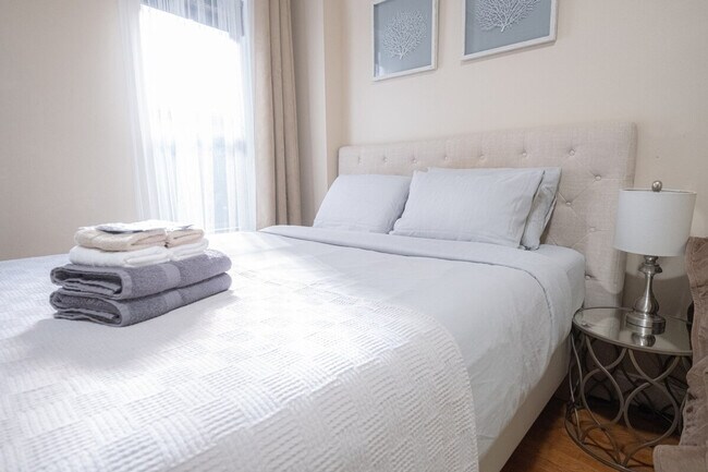 Building Photo - 328 E 74th St