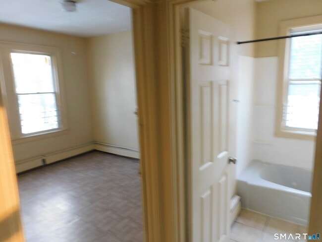 Building Photo - 293 Westland St