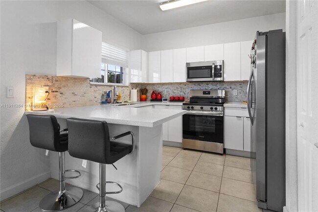 Building Photo - 2741 NE 4th St