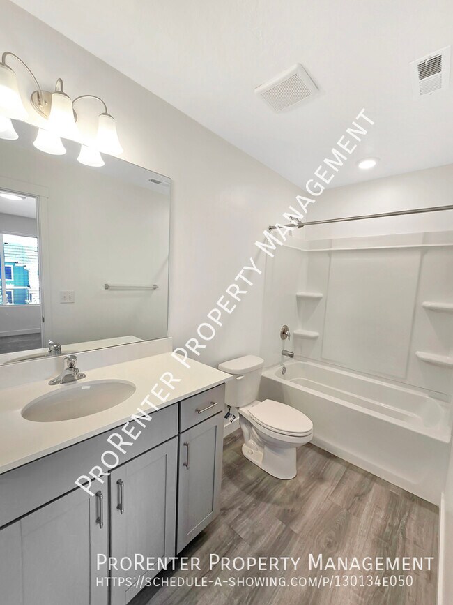 Building Photo - 2802 N Airmen Ave