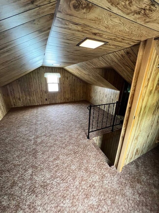 Building Photo - 704 3rd Ave