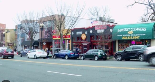 Building Photo - Glover Park Beauty with Parking