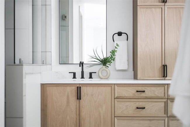 Building Photo - 1809 Pasadena Dr